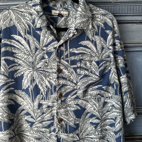 Tommy Bahama Hawaiian Shirt Size L - Picture 3 of 6